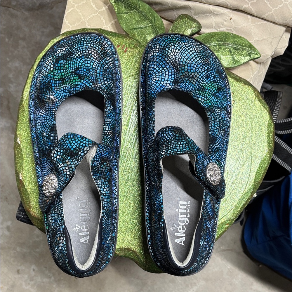 Alegria Women's Blue and Green Patterned Mules
